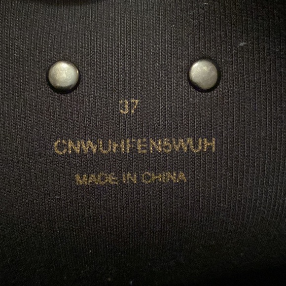 Burberry rainboots Size 37 (converts to size 6-7) - Picture 3 of 7